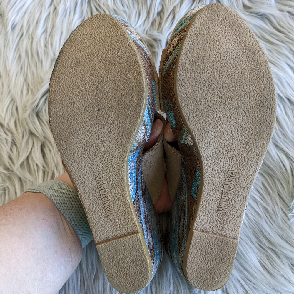 Minnetonka Platform Leather Slides - Picture 7 of 13
